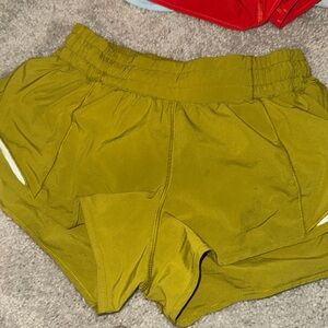Lululemon Hotty Hot Shorts 2.5 inches